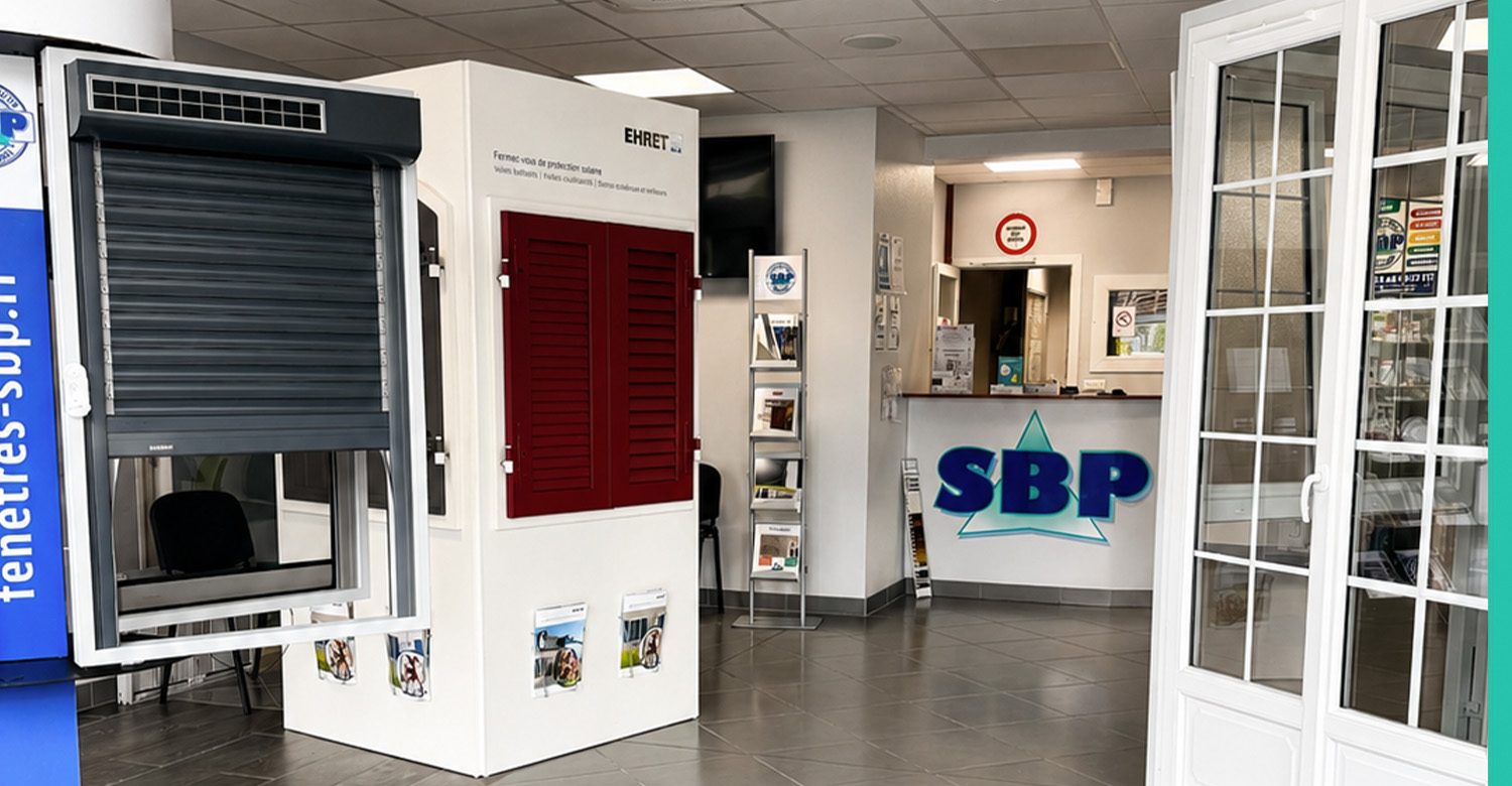 Photo du showroom fermé durant la période de congés estivaux